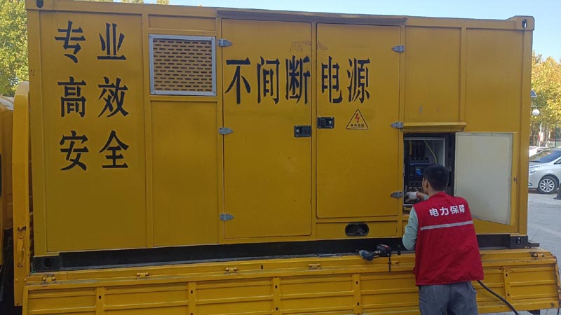 调兵山柴油发电机组和UPS电源配合使用时，如何避免切换过程中的电力中断？